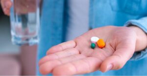 INTERAZIONI TRA FARMACI, INTEGRATORI, ALIMENTI